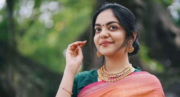 ക്യാമറയുള്ള പരിപാടിയില്‍ ഞാനെന്തിന് പോകണം?  എന്റെ വീട് തന്നെ ഒരു മിനി ബിഗ് ബോസ് ആണെന്ന് നടി അഹാന കൃഷ്ണ