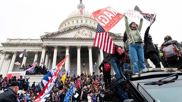 ട്രംപ് അനുകൂലികള്‍ കാപ്പിറ്റോളിലേക്ക് ഇരച്ചു കയറി;   സ്വയരക്ഷക്ക് ഓടിപ്പോയതായി ഇന്ത്യന്‍ അമേരിക്കന്‍ കോണ്‍ഗ്രസ് അംഗങ്ങള്‍