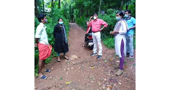പുലി, കാട്ടാന, വന്യമൃഗശല്യം രൂക്ഷമായ കാഞ്ഞിക്കുളം, മുണ്ടൂർ മേഖലയിൽ ഫോറസ്റ്റ് ഓഫീസർ സ്ഥലം സന്ദർശിച്ചു