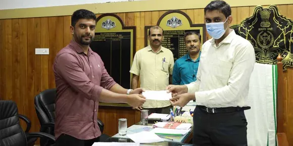 താനൂര്‍ ബോട്ടപ്പകടത്തിൽ മരിച്ചവരുടെ കുടുംബങ്ങൾക്ക് 11 ലക്ഷം നല്‍കി ആന്റണി സിനിമയിലെ താരങ്ങളും അണിയറ പ്രവർത്തകരും