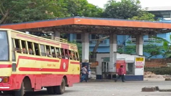 കെ.എസ്.ആര്‍.ടി.സിയുടെ പെട്രോള്‍-ഡീസല്‍ പമ്പുകള്‍ വരുന്നു; ആദ്യ ഘട്ടത്തില്‍ 8 എണ്ണം; പമ്പുകള്‍ തുടങ്ങുന്നത് കെ.എസ്.ആര്‍.ടി.സിയുടെ, നിലവില്‍ ഉള്ള ഡീസല്‍ പമ്പുകള്‍ക്ക് ഒപ്പം പെട്രോള്‍ യൂണിറ്റു കൂടി ചേര്‍ത്ത്‌ ! ഡീലര്‍ കമ്മീഷനും സ്ഥല വാടകയും ഉള്‍പ്പടെ ഉയര്‍ന്ന വരുമാനം പ്രതീക്ഷ; കെ.എസ്.ആര്‍.ടി.സിയെ നിലവിലുള്ള പ്രതിസന്ധിയില്‍ നിന്ന് കരകയറ്റാന്‍ സഹായകരമാകുമെന്ന് മന്ത്രി ആന്റണി രാജു