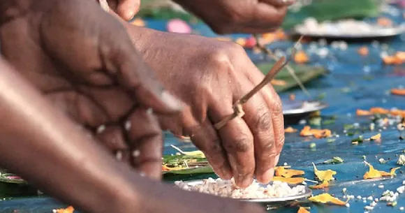 ഇന്ന് കര്‍ക്കിടക വാവ്; പിതൃസ്മരണയില്‍ പുണ്യ ബലിതര്‍പ്പണം