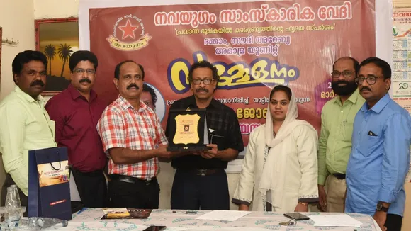 നാൽപതു വർഷത്തിലധികം നീണ്ട പ്രവാസം മതിയാക്കി മടങ്ങുന്ന ചാക്കോ ജോണിന് നവയുഗം യാത്രയയപ്പ് നൽകി.