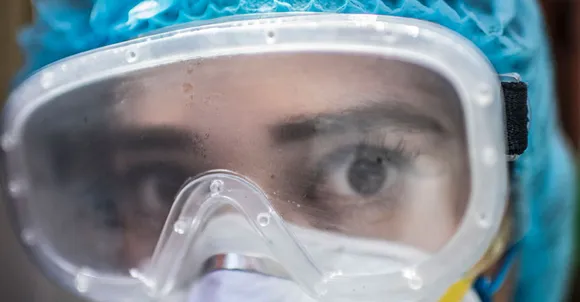 ബന്ധുക്കളെ കാണാന്‍ വീടുപൂട്ടിയിറങ്ങി കൊവിഡ് ബാധിതരായ ദമ്പതികള്‍;  പരിശോധനാ ഫലം പോസിറ്റീവെന്ന് പറയാന്‍ ആരോഗ്യ പ്രവര്‍ത്തകര്‍ ഫോണ്‍ വിളിച്ചപ്പോള്‍ ഇരുവരും ബസില്‍ യാത്രയില്‍;  കൊറോണ രോഗികള്‍ ബസിലുണ്ടെന്ന വിവരം അറിഞ്ഞ്‌ നിലവിളിച്ച് കണ്ടക്ടര്‍;  ബസ് നിര്‍ത്തിയ വഴി ഇറങ്ങിയോടി യാത്രക്കാര്‍, സംഭവം ചെന്നൈയില്‍