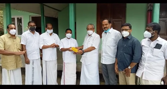 റാന്നി പ്രവാസി സംഘo കുവൈറ്റിന്‍റെ കോവിഡ് റിലീഫ് ഫണ്ടിൽ നിന്നും ആദിവാസി കുട്ടികൾക്ക് ഓൺലൈൻ പഠനത്തിനായുള്ള മൊബൈൽ ഫോണുകൾ കൈമാറി