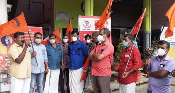 ശമ്പള നിഷേധം വച്ചു പൊറുപ്പിക്കാനാവില്ല - കെഎസ്ടി എംപ്ലോയീസ് സംഘ്; പാലക്കാട് കെഎസ്ആര്‍ടിസി ഡിപ്പോയിൽ പ്രതിഷേധിച്ചു
