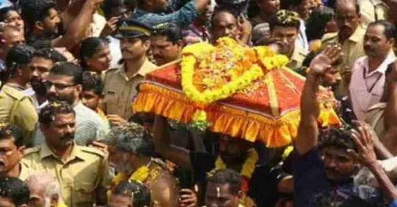 തിരുവാഭരണ ഘോഷയാത്ര ഇന്ന് പുറപ്പെടും, മകരവിളക്ക് ശനിയാഴ്ച