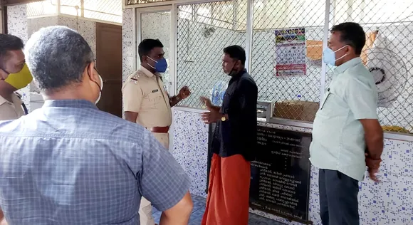 ''സാറിന് ബാത്ത്‌റൂമില്‍ പോകണോ...? ഏത് റൂമില്‍ വേണമെങ്കിലും കേറിക്കോ അഞ്ച് പൈസ തരണ്ട, ഞാനാ പറയുന്നേ, ഈ തങ്കപ്പന്‍... !!!