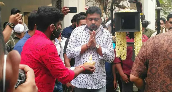 അനൂപ് മേനോൻ, പ്രകാശ് രാജ്, സണ്ണി വെയിൻ ടീം ഒന്നിക്കുന്ന, കണ്ണൻ താമരക്കുളത്തിന്റെ പൊളിറ്റിക്കൽ ഡ്രാമ 'വരാലി'ന്‍റെ ചിത്രീകരണം ആരംഭിച്ചു