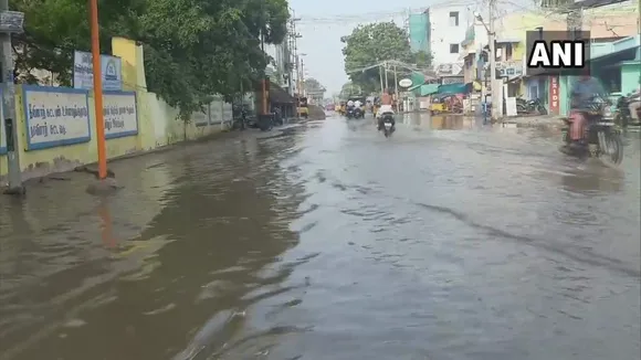 തമിഴ്‌നാട്ടില്‍ ഇടിമിന്നലോട് കൂടിയ കനത്ത മഴ; ചെന്നൈയില്‍ താഴ്ന്ന പ്രദേശങ്ങളില്‍ വെളളം കയറി