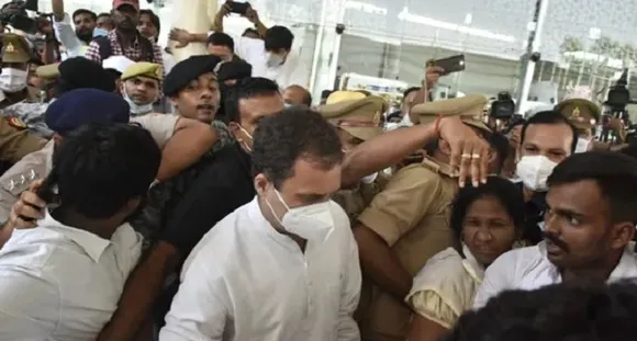 ഒടുവില്‍ സ്വന്തം വാഹനത്തില്‍ തന്നെ യാത്ര ചെയ്യാന്‍ അനുമതി നല്‍കി യുപി പൊലീസ്! നാടകീയ സംഭവങ്ങള്‍ക്ക് ശേഷം രാഹുല്‍ ഗാന്ധി ലഖിംപുരിലേക്ക് പുറപ്പെട്ടു