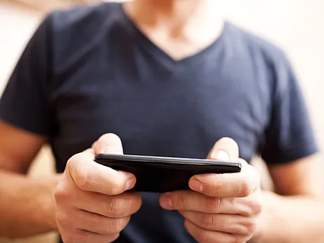 ഹോസ്റ്റലിൽ ഒപ്പം താമസിക്കുന്ന യുവതികളുടെ നഗ്നദൃശ്യം പകർത്തി കാമുകന്‌ അയച്ച യുവതി അറസറ്റിൽ