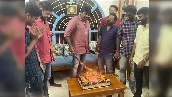 പി​റ​ന്നാ​ള്‍ ദി​ന​ത്തി​ല്‍ വ​ടി​വാ​ളു​കൊ​ണ്ട് കേ​ക്ക് മു​റി​ച്ച​ സംഭവം; എ​ല്ലാ​വ​രോ​ടും ക്ഷ​മ ചോ​ദി​ച്ച്‌ ന​ട​ന്‍ വി​ജ​യ് സേ​തു​പ​തി
