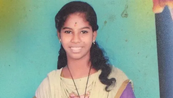 നീലിമയുടെ മരണം സുഹൃത്തുക്കള്‍ക്കൊപ്പം സ്കൂളിനു പുറത്ത് പോയ കാര്യം വീട്ടിലറിഞ്ഞതിനെ തുടര്‍ന്നുളള മനോവിഷമത്തില്‍; ദാരുണ സംഭവം അച്ഛനമ്മമാരുടെ കണ്‍മുന്നിലും