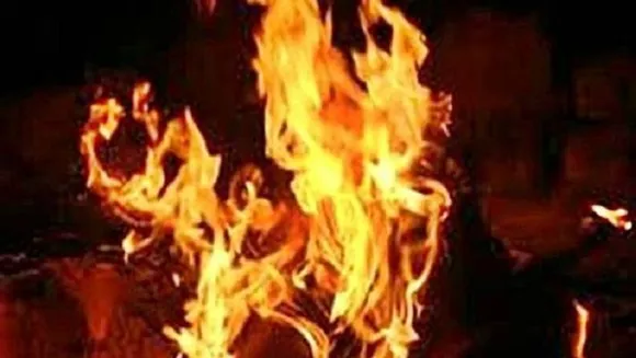 ചായ തിളപ്പിക്കുന്നതിനിടെ സ്റ്റൗവില്‍ നിന്ന് തീപടര്‍ന്നു, സാരിക്ക് തീപിടിച്ചു; 63കാരിക്ക് ദാരുണാന്ത്യം