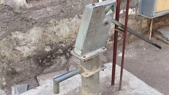 ഹാൻഡ് പമ്പ് അറ്റകുറ്റപ്പണിക്കിടെ പൈപ്പ് വൈദ്യുതി ലൈനിൽ തട്ടി 2 പേർ മരിച്ചു