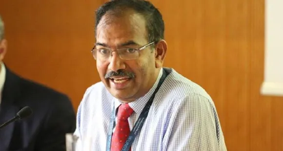 മുഖ്യമന്ത്രിക്ക് അമേരിക്കയിൽ ഇരുന്നു പോലും ഫയലുകളിൽ ഒപ്പിടാം എന്ന് മലയാളികൾക്ക് മനസ്സിലായ സ്ഥിതിക്ക് ഇനി സബ് രജിസ്ട്രാർ സ്ഥലത്തില്ലെങ്കിൽ വിവാഹം തടസ്സപ്പെടുന്നത് പോലുള്ള കലാപരിപാടികൾ ഉണ്ടാവില്ല എന്ന് നമുക്ക് ആഗ്രഹിക്കാം; വ്യാജ ഒപ്പ് വിവാദത്തില്‍ മുരളി തുമ്മാരുകുടി എഴുതുന്നു