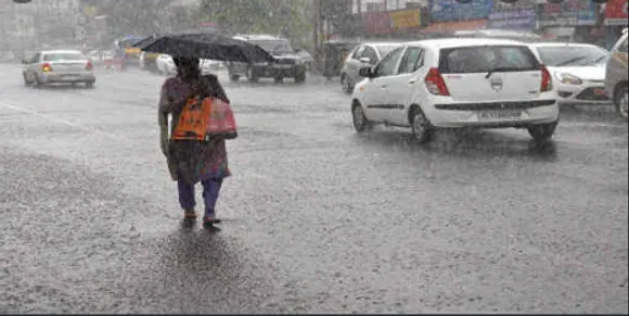 കേരളത്തിൽ 4 ദിവസം കൂടി ശക്തമായ മഴയ്ക്ക് സാധ്യത