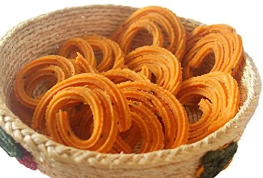 കറുമുറെ കടിക്കാന്‍ ചൂടുള്ള അരിമുറുക്ക്‌