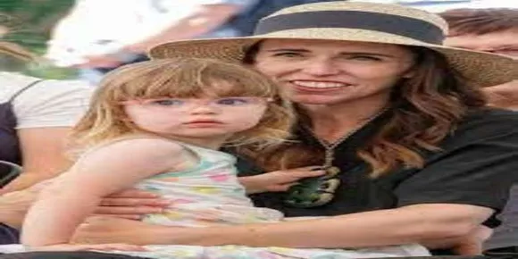 അമ്മയാകുന്നത് നീട്ടിവയ്ക്കരുതെന്ന് ജസീന്ത ആര്‍ഡേണ്‍