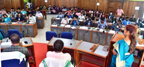 കുടുംബശ്രീ പാലക്കാട് ജില്ലാ മിഷന്റെ നേതൃത്വത്തിൽ ജില്ലയിലെ ബാലസഭ കുട്ടികള്‍ക്കായി ബാല പാര്‍ലമെന്റ് സംഘടിപ്പിച്ചു. കുട്ടി സ്പീക്കറും മന്ത്രിമാരും ബാല പാര്‍ലമെന്റിലെത്തി