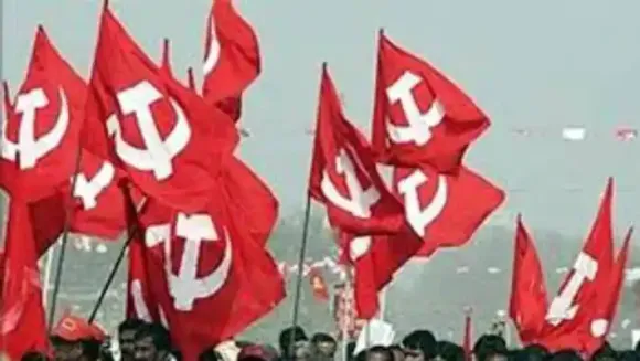 തീവ്രവാദവും ഭീകരതയും ഏതെങ്കിലും ഒരു വിഭാഗവുമായി ബന്ധപ്പെട്ട പ്രശ്നമല്ല. മുസ്ലിം വേഷധാരിയെ തീവ്രവാദിയാക്കി ചിത്രീകരിച്ചെന്നാണ് ആക്ഷേപം. മുജാഹിദ് സമ്മേളനത്തിൽ മുസ്ലീം സമുദായത്തിന് വേണ്ടി സംസാരിച്ച് മുഖ്യമന്ത്രി കയ്യടി വാങ്ങി. ഇതേ മുഖ്യമന്ത്രിയുടെ സാന്നിധ്യത്തിൽ മുസ്ലിം സമുദായത്തെ തീവ്രവാദിയാക്കി, കലോത്സവ സ്വാഗത ഗാനത്തിലെ വിവാദ ചിത്രീകരണം; നടപടി വേണമെന്ന് സിപിഎം കോഴിക്കോട് ജില്ലാ സെക്രട്ടറിയേറ്റ്