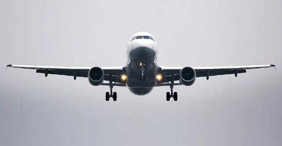 വിമാനം ലാന്‍ഡ് ചെയ്യുമ്പോള്‍ പലപ്പോഴും യാത്രക്കാര്‍ നിര്‍ദ്ദേശങ്ങള്‍ അവഗണിക്കുന്നു; ലാന്‍ഡ് ചെയ്ത ഉടനെ 90 ശതമാനം പേരും സീറ്റ് ബെല്‍റ്റ് നീക്കം ചെയ്ത് എഴുന്നേൽക്കുകയും ഒപ്പം ഓവർ ഹെഡ്ബിൻ തുറന്നു തങ്ങളുടെ ഹാൻഡ് ബാഗേജുകൾ കയ്യിൽ എടുക്കുന്നതും ഒരു നിത്യകാഴ്ചയാണ്; പ്രധാനമായും കേരളത്തിലേക്ക് വരുന്ന വിമാനങ്ങളിലാണ്  ഇത് കൂടുതലായി കാണപ്പെടുന്നത്; ഈ പ്രവൃത്തിക്ക് കൊടുക്കേണ്ടി വരുന്ന വില വളരെ വലുതായിരിക്കും