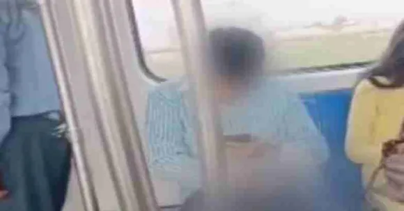 ഡൽഹി മെട്രോയിൽ യുവാവിന്റെ രസ്യമായി സ്വയംഭോഗം ചെയ്യുന്ന യുവാവിന്റെ വിഡിയോ സമൂഹ മാധ്യമങ്ങളിൽ പ്രചരിക്കുന്നു; നടപടി വേണമെന്ന് പൊലീസിനോട് വനിതാ കമ്മീഷൻ