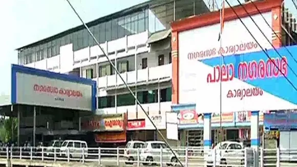 പാലായ്ക്ക് ഇന്ന് ആശ്വാസവും ആശങ്കയും : ഐസലേഷനിലായിരുന്ന 4 ഈരാറ്റുപേട്ട സ്വദേശികളുടെയും ശ്രവ പരിശോധനാ ഫലം നെഗറ്റീവ്. ജനറല്‍ ആശുപത്രിയില്‍ പനിയ്ക്ക് ചികിത്സയിലായിരുന്ന പാലാക്കാരനെ മെഡിക്കൽ കോളജ് കോവിഡ് ഐസലേഷൻ വാർഡിലേയ്ക്ക് മാറ്റി !