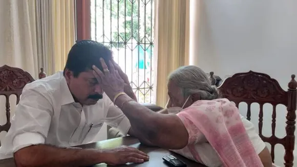 'എടാ റോഷി എന്തെങ്കിലും പ്രശ്നമുണ്ടോ ?' എന്ന് ചോദിക്കാന്‍ മാണി സാറില്ലാത്ത ആദ്യ തെരെഞ്ഞെടുപ്പെന്ന് റോഷി അഗസ്റ്റിന്‍ . അനുഗ്രഹം തേടി മാണിസാറിനരികില്‍