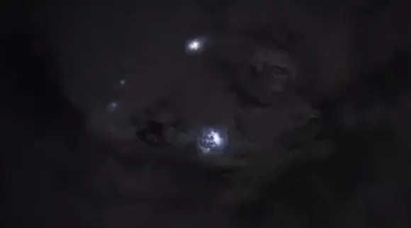 ഇത് 'മുകളില്‍ നിന്നുള്ള ഇടിമിന്നല്‍'; ബഹിരാകാശത്ത് നിന്നുള്ള ഒരു അപൂര്‍വ ഇടിമിന്നല്‍ കാഴ്ച; വീഡിയോ ശ്രദ്ധേയമാകുന്നു