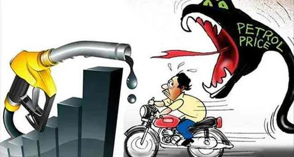 പെട്രോൾ വില അടുത്ത രണ്ടു മാസത്തിനുള്ളിൽ ലിറ്റർ 100 രൂപയ്ക്ക് മുകളിലേക്ക് !