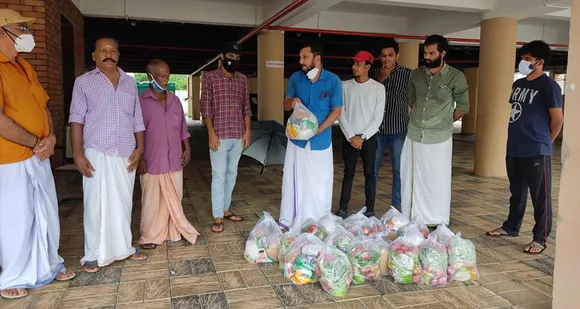 സിനിമ തിയേറ്റർ ജീവനക്കാർക്ക് ഭക്ഷ്യക്കിറ്റുമായി മമ്മൂട്ടി ഫാൻസ്