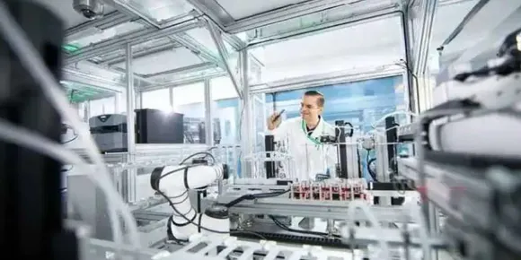 ആർട്ടിഫിഷ്യൽ ഇന്റലിജൻസ് ഉപയോഗിച്ച് മരുന്ന് നിർമിച്ച് ഇൻസിലിക്കോ മെഡിസിൻ; നൂതന സാങ്കേതികവിദ്യയിൽ വികസിപ്പിച്ചെടുത്തത് ശ്വാസകോശ രോഗത്തിനുള്ള മരുന്ന്; ആദ്യ ഡോസ് പരീക്ഷണം ആരംഭിച്ചു