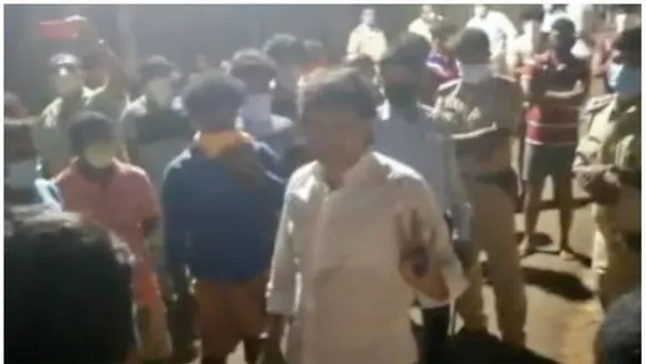 മംഗലൂരുവിൽ കൊവിഡ് ബാധിച്ച് മരിച്ച സ്ത്രീയുടെ മൃതദേഹം സംസ്കരിക്കാൻ അനുവദിക്കാതെ തട‌ഞ്ഞു; മൃതദേഹവുമായി എത്തിയ ആരോഗ്യ പ്രവർത്തകരെ തടഞ്ഞത് ഡോക്ടർ കൂടിയായ എംഎൽഎയുടെ നേതൃത്വത്തിലെത്തിയ ഒരു സംഘം നാട്ടുകാർ