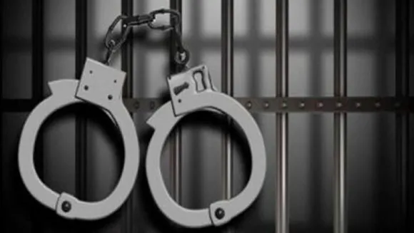 17കാരിയായ പെൺകുട്ടിയെ പീഡിപ്പിച്ച് ഗർഭിണിയാക്കി; അഞ്ച് പേർ പിടിയിൽ