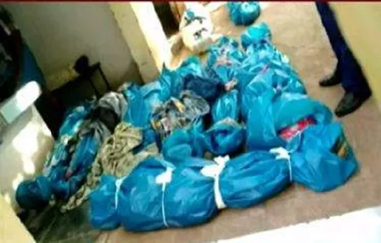 ''ഇതിലുണ്ടാവും, നിങ്ങളുടെ ഏതാണെന്ന്‌ തെരഞ്ഞു കണ്ടുപിടിക്കൂ''; നീല പ്ലാസ്റ്റിക് ബാഗില്‍ പൊതിഞ്ഞു കുന്നുകൂട്ടിയിട്ട മൃതദേഹങ്ങളില്‍നിന്നു ബന്ധുവിനെ കണ്ടെത്താന്‍ അധികൃതര്‍