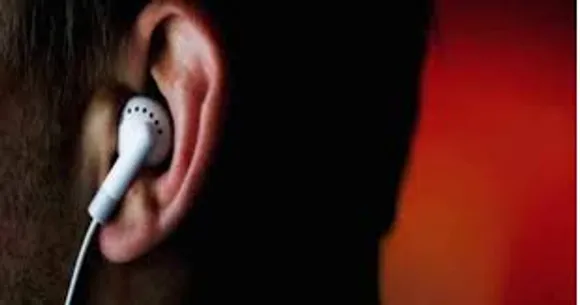 സ്ഥിരമായി ഇയര്‍ ഫോൺ ഉപയോ​ഗിക്കുന്നവരാണോ നിങ്ങള്‍? ഇക്കാര്യങ്ങൾ ശ്രദ്ധിക്കാം
