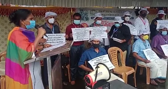 ഓൾ കേരള ഫോട്ടോഗ്രാഫേഴ്സ് അസോസിയേഷൻ പാലക്കാട് കളക്ടറേറ്റിനു മുമ്പില്‍ ധർണ്ണ നടത്തി