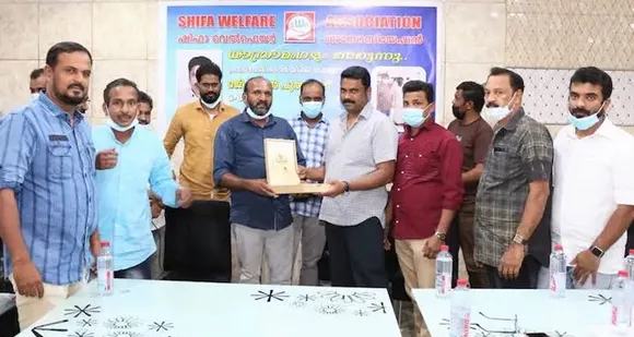 റിയാദ് ഷിഫാ വെൽഫെയർ അസോസിയേഷൻ കമ്മിറ്റി അംഗം റെജി ജോൺ പുത്തൂരിന് അസോസിയേഷൻ യാത്ര അയപ്പ് നൽകി