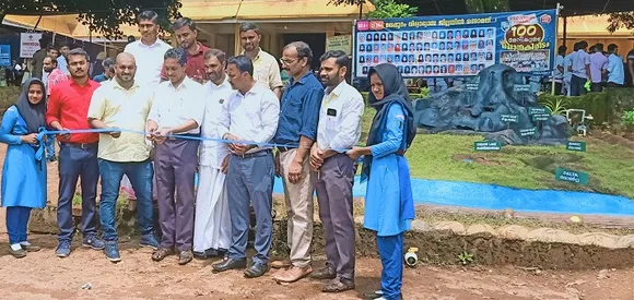 ഹോസ ജിദ്ദ "നദിയൊരു ശില്പി" ഇ എം ഇ എ സ്‌കൂളിന് സമ്മാനിച്ചു