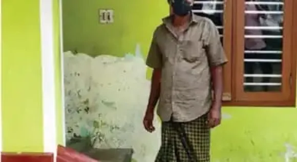 കടൽ ഇറങ്ങിപ്പോയപ്പോൾ വീടിന്റെ തറയ്ക്ക് അടിയിൽനിന്നു വെള്ളം മുകളിലേക്ക് വരുന്നു; രാത്രിയും പകലുമൊക്കെ വീടിനകത്ത് വെള്ളം ; വേലിയേറ്റ സമയങ്ങളിൽ വെള്ളം പൊങ്ങുന്നു; ദുരിതത്തില്‍ ജോണും കുടുംബവും
