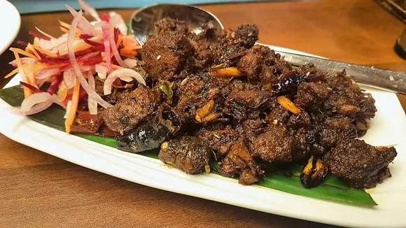 കാട്ടുമുയല്‍ ഉലത്തിയതും പുള്ളിമാന്‍ പെരളനും പോത്ത് ഉരുളിയില്‍ വറ്റിച്ചതും ; നാടിനെ വെല്ലുന്ന വിഭവങ്ങളൊരുക്കി കുവൈറ്റ് മലയാളികള്‍ക്കായി കാലിക്കട്ട് ലൈവിന്റെ ക്രിസ്തുമസ് സ്‌പെഷ്യല്‍