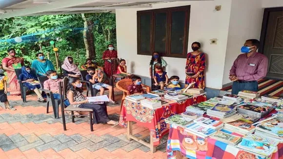 'വീട്ടുകൂട്ടായ്മ' കോവിഡ് കാലത്തെ അതിജീവിച്ച് വായന വീട്ടുപടിക്കൽ