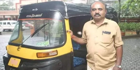 പത്ത് വർഷത്തെ നിയമപോരാട്ടം, ഒടുവിൽ ഓട്ടോക്കാരന് നീതി: കുറ്റാരോപിതനായ എസ്ഐ വിശിഷ്ട സേവനത്തിനുള്ള മെഡൽ ലഭിച്ച വ്യക്തി