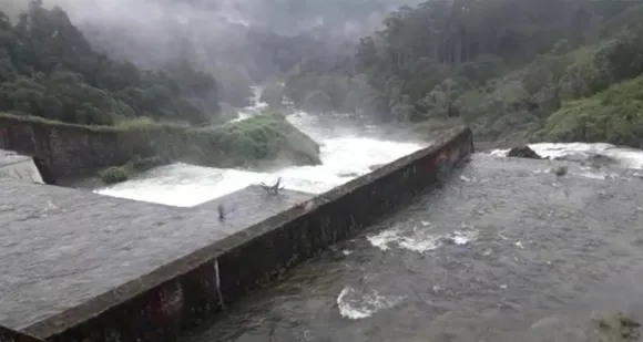 മുല്ലപ്പെരിയാര്‍ അണക്കെട്ടില്‍ ജലനിരപ്പ് കൂടുന്നു, 9 ഷട്ടറുകൾ തുറന്നു, പെരിയാറിലേക്ക് ഒഴുക്കുന്നത് സെക്കന്‍ഡില്‍ 7141 ഘനയടി വെള്ളം