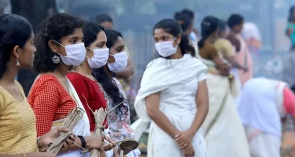 നിയന്ത്രണങ്ങൾ കടുപ്പിച്ചിട്ടും ലോക്ക് ഡൗൺ ഏർപ്പെടുത്തിയിട്ടും ഇനിയും സ്ഥിതി മറ്റു സംസ്ഥാനങ്ങളെപ്പോലെ നിയന്ത്രണവിധേയമാകാത്തത് ആശങ്കയുളവാക്കുന്നു. കോവിഡ് മൂന്നാം തരംഗം തുടക്കം കേരളത്തിൽ നിന്നാകുമോ ?