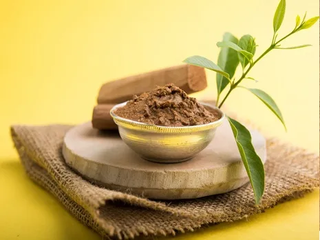 മുഖക്കുരു, കറുത്ത പാടുകള്‍, ചുളിവുകള്‍, നിറം മങ്ങല്‍ തുടങ്ങിയ പ്രശ്‌നങ്ങള്‍ പരിഹരിക്കാന്‍ രക്തചന്ദനം ഇങ്ങനെ പുരട്ടൂ