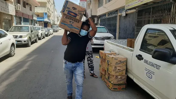 ലോക്ക് ഡൗണിൽ ആശ്വാസവുമായി ഇന്ത്യൻ സോഷ്യൽ ഫോറം. ദുരിതമനുഭവിക്കുന്നവർക്ക് ഭക്ഷ്യക്കിറ്റും മരുന്നും എത്തിച്ച് വോളണ്ടിയർമാർ.