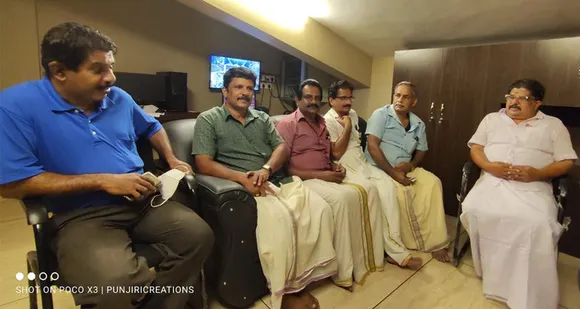 രജനിയുടെ സിനിമയ്ക്ക് പ്രേക്ഷകരുടെ വരവേല്‍പ്പ്. കല്ലടിക്കോട് ബാല സിനിമാസിൽ പ്രത്യേക പ്രദർശനങ്ങൾ
